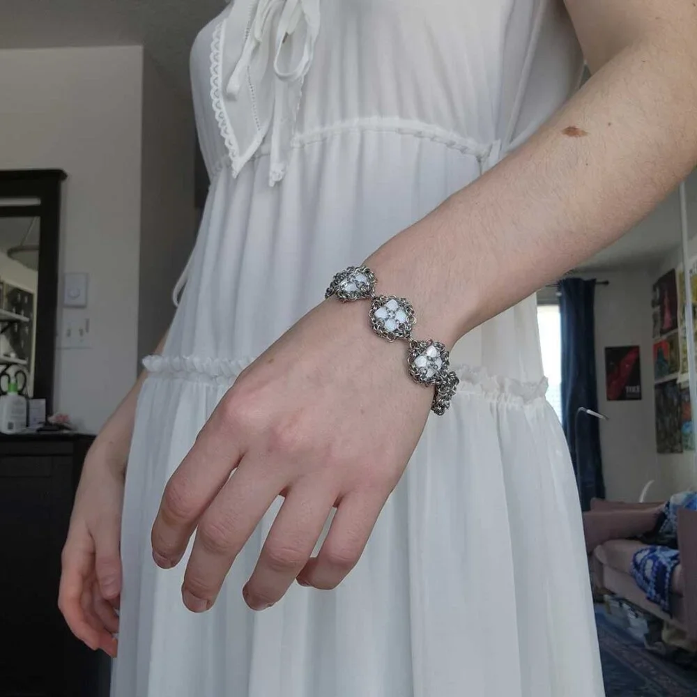 Vintage silver and white mother-of-pearl medieval bracelet - Picture 6 of 13